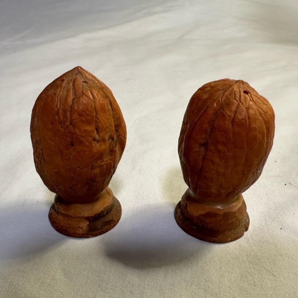Vintage walnut salt & pepper shakers